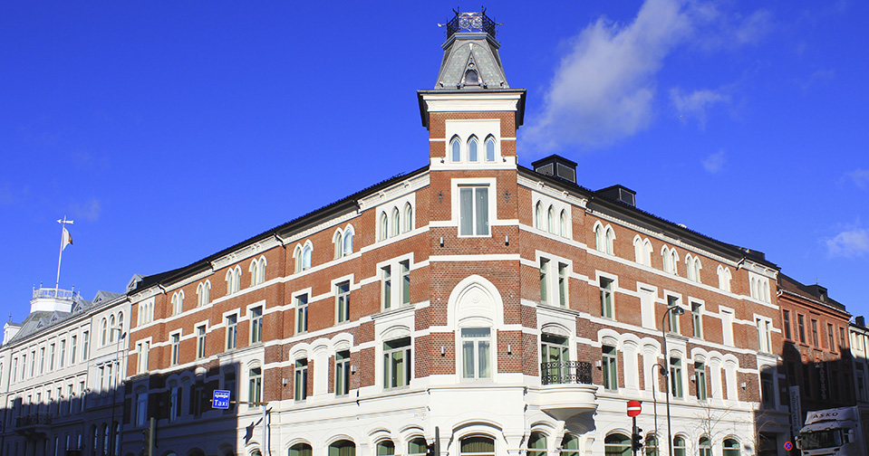 Ernst hotell, Kristiansand. Utvendig og innvendig maling, samt teppelegging.